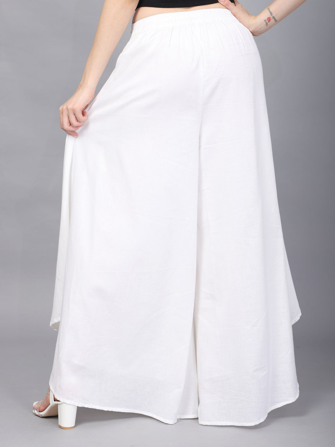 WHITE BOTTOM FLARED TROUSERS