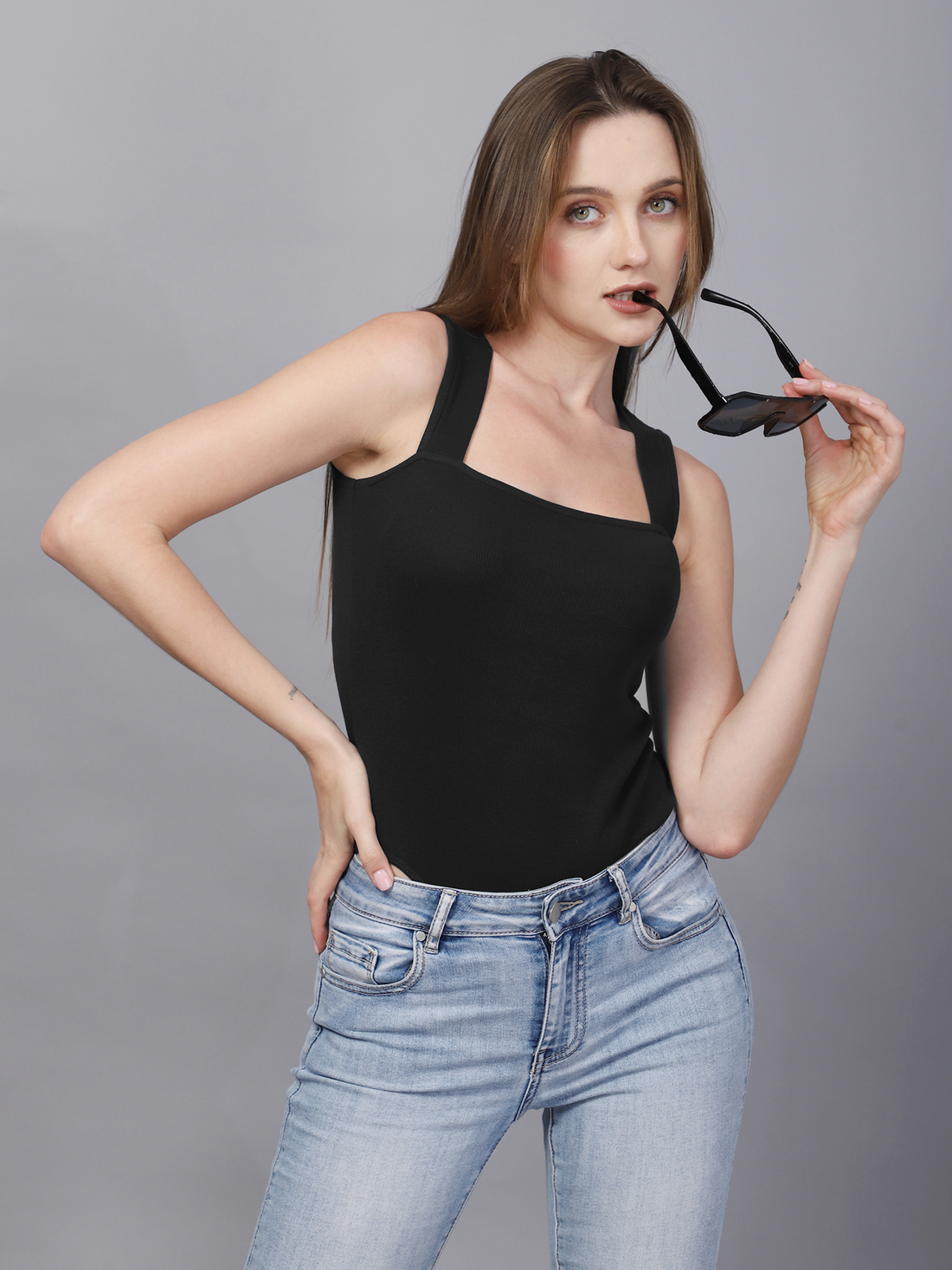 BLACK SQUARE NECK SLEEVELESS BODYSUIT