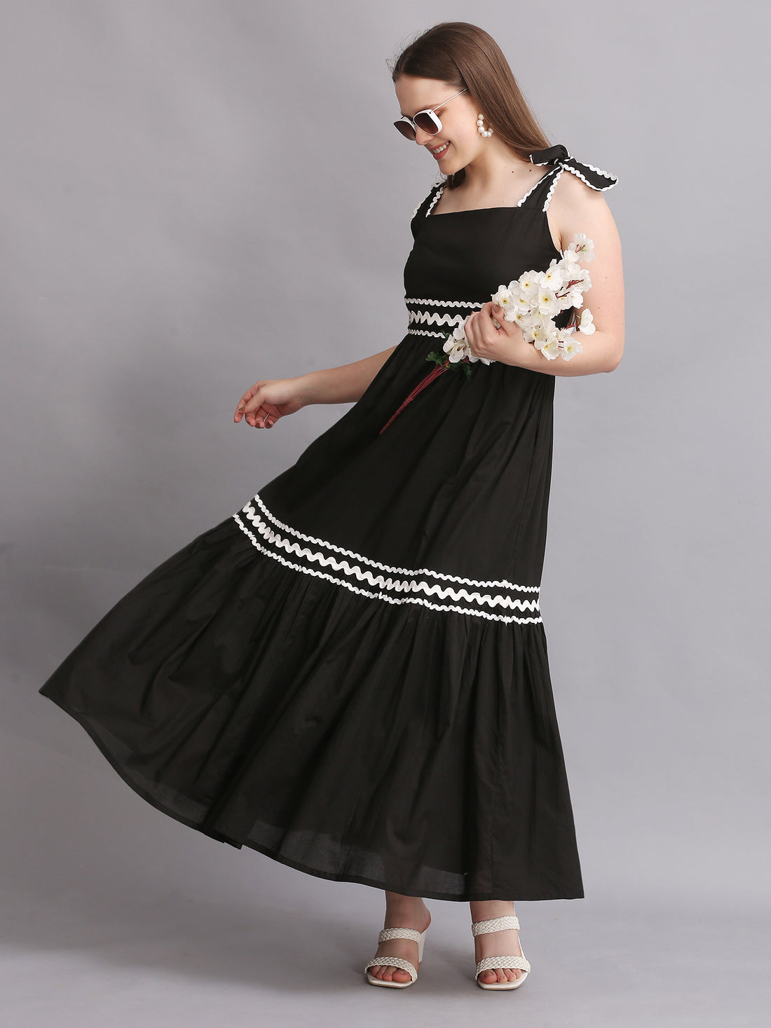 BLACK KNOT SHOULDER SPIRAL LACE MAXI DRESS