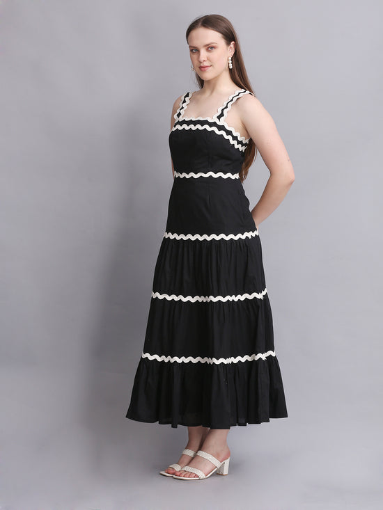 BLACK SPIRAL LACE MAXI DRESS