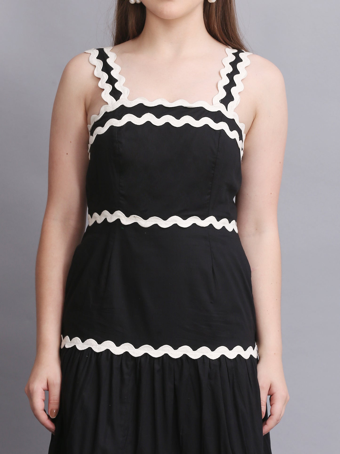 BLACK SPIRAL LACE MAXI DRESS