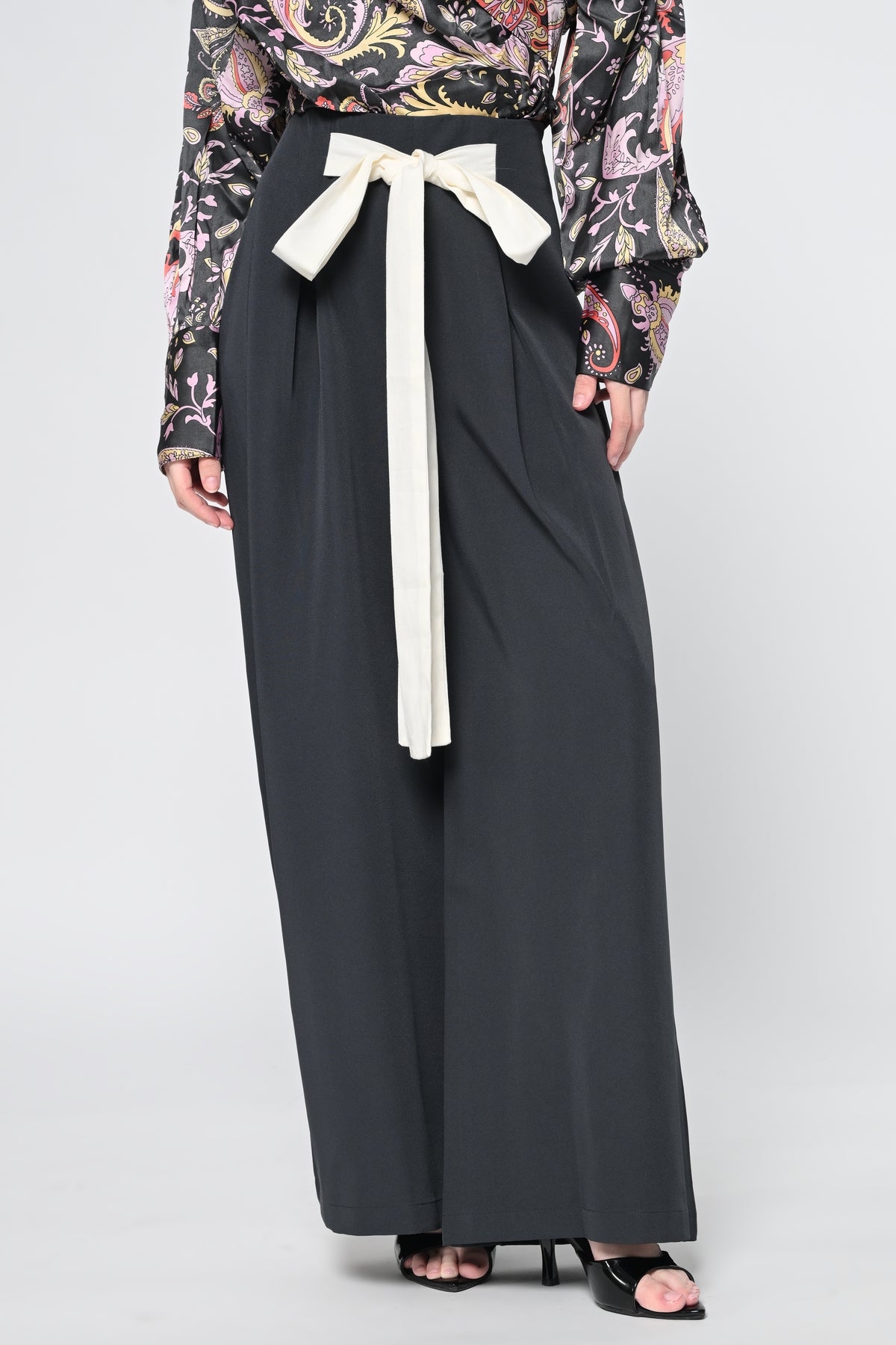 Grey Contrast Belt Pant