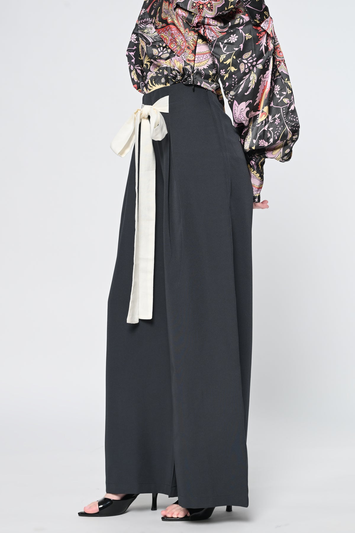 Grey Contrast Belt Pant