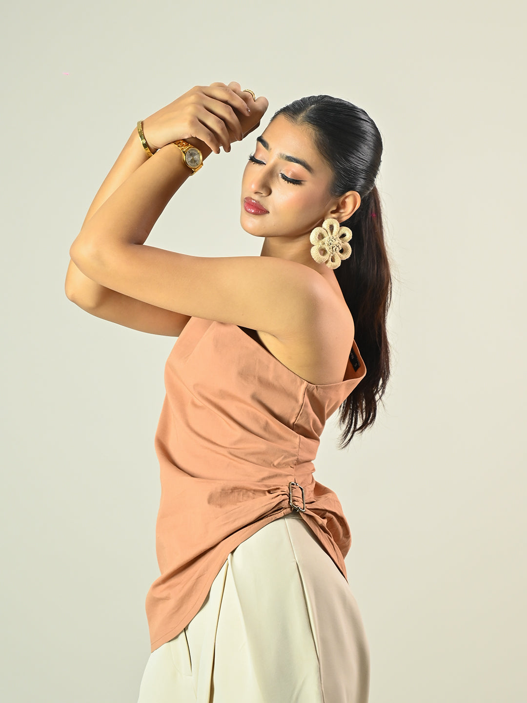 BROWN ONE SHOULDER BUCKEL TOP