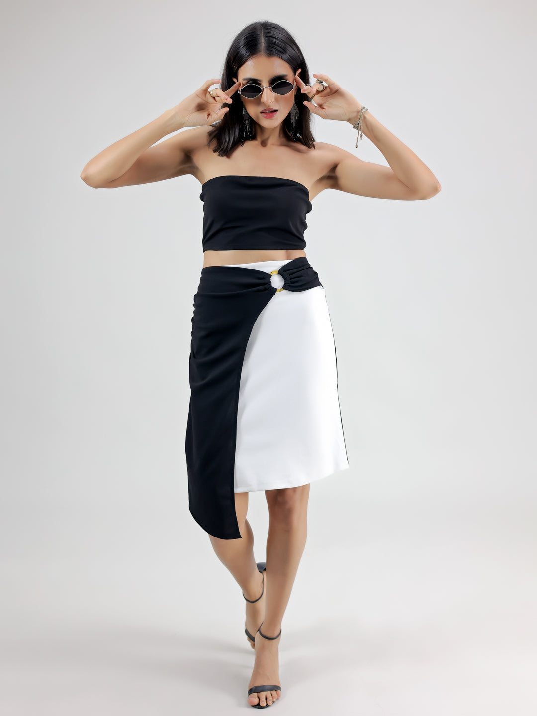 BLACK AND WHITE BUCKEL SKIRT